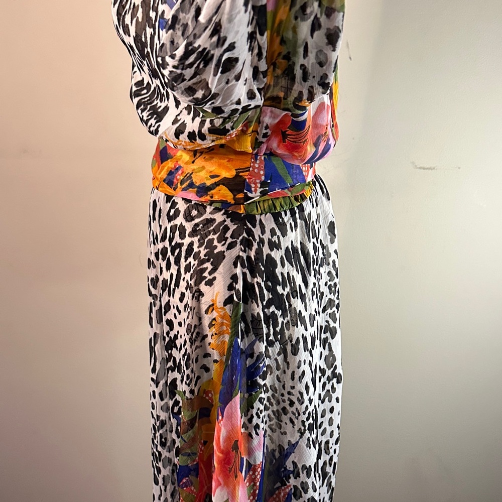 Chic Long Sleeve Leopard Print Maxi Dress with Vibrant Accents - Picture 8 of 16